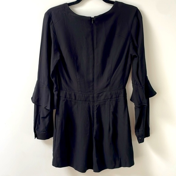 Club Monaco Bodena frill Long Sleeve Romper Jumpsuit shorts v neck Black Sz 0 - Picture 7 of 16